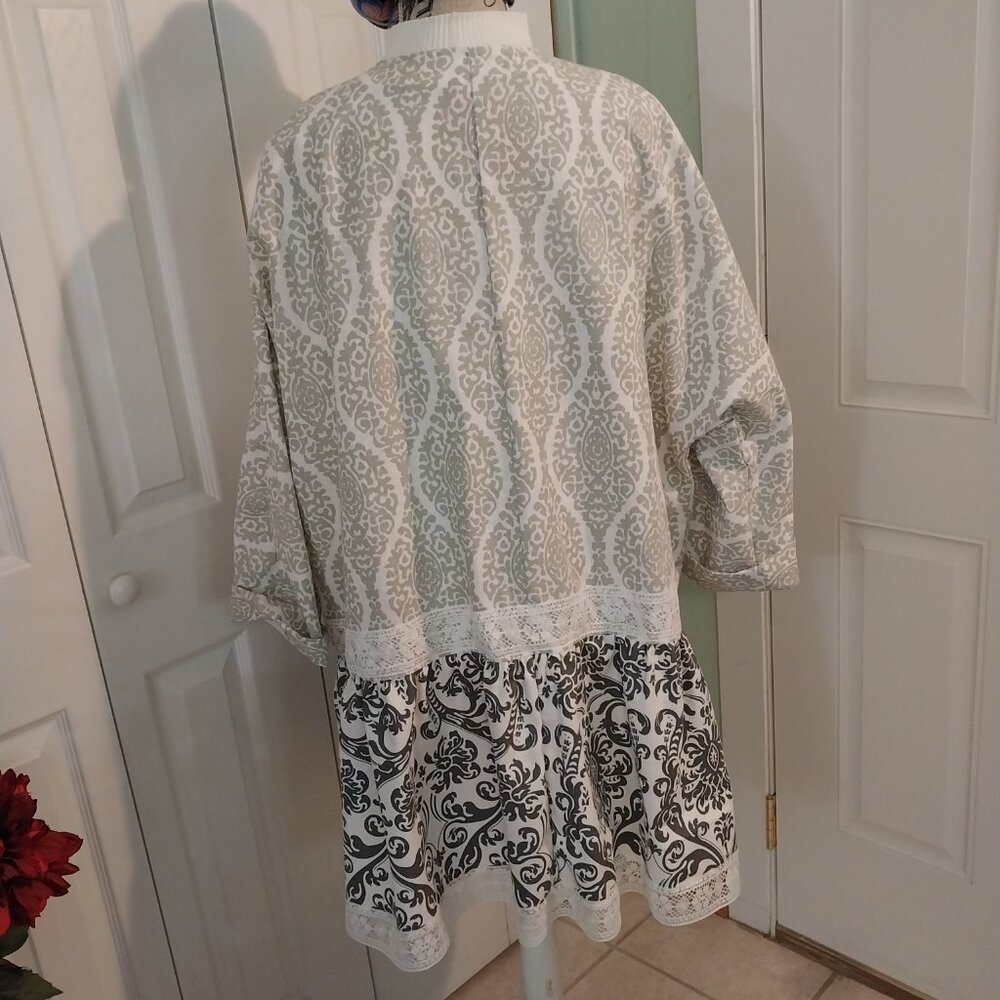 3500 Size XL Grey and White Midi Length Duster Made from Linen and Cotton. - Picture 8 of 8